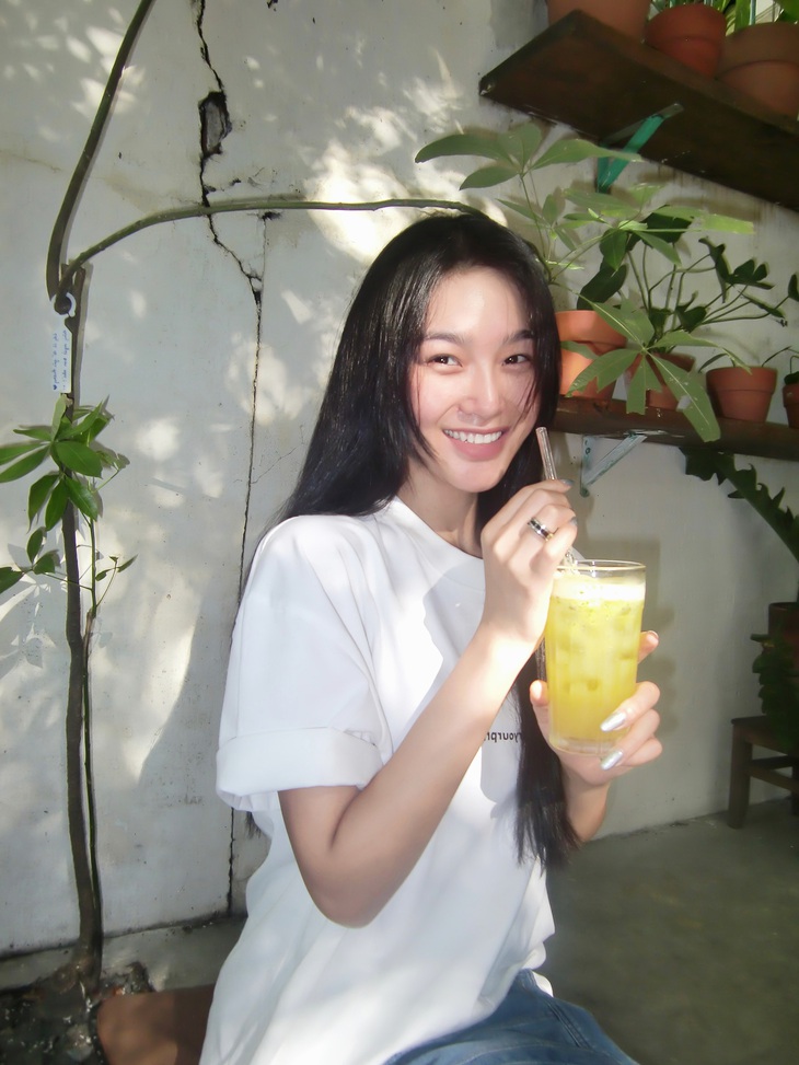 Nhan sắc ít son phấn, Cù Thị Trà vẫn nhận được lời khen ngợi