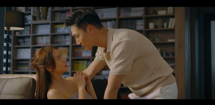 Khoảnh khắc sắp "ăn trái cấm" của cặp đôi chính trong Chúng ta của 8 năm sau