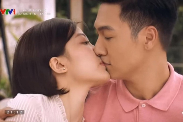 Trong Sinh tử, Mạnh Trường cũng "chạm môi" trực diện với diễn viên Lương Thanh