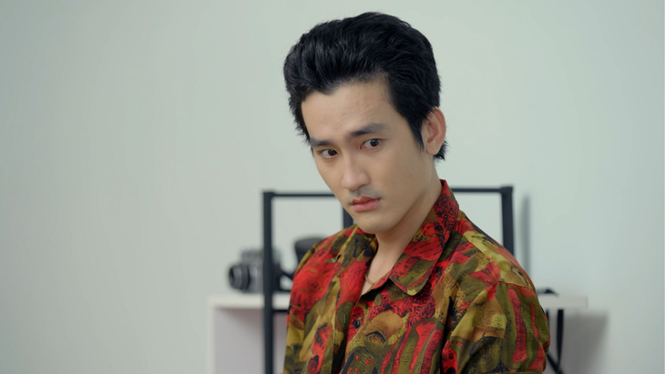 Góp mặt trong Gia đình lý sự, diễn viên Đình Quân đảm nhận vai Thanh, hay còn được gọi là “Thanh thật thà”. Tuy nhiên, biệt danh này lại trái ngược hoàn toàn với tính cách nhân vật. Thanh trong phim là chàng trai thích khoa trương, hay nói dối và tỏ vẻ sõi đời. Gia cảnh khó khăn phải làm lụng nuôi mẹ già và các em, Thanh ghét người khác thương hại nên sống bất cần.