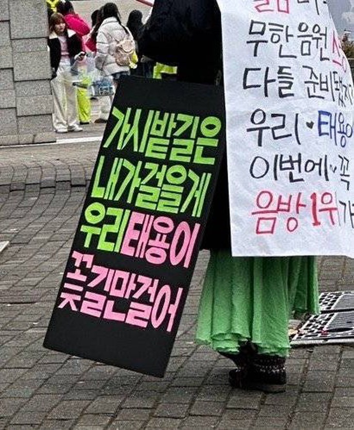 Thành viên NCT - Taeyong nhờ cả mạng xã hội gấp rút tìm fan nữ- Ảnh 3.