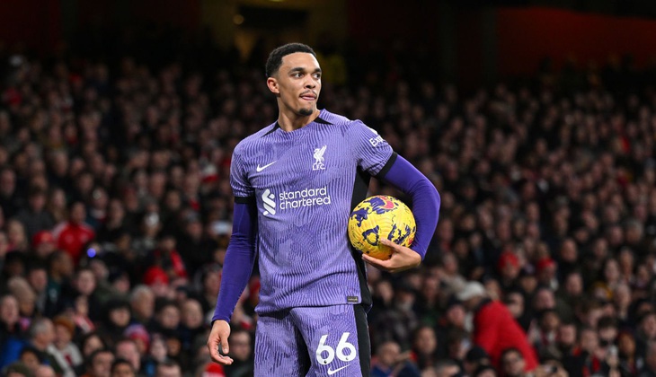 Alexander Arnold của Liverpool khốn khổ vì kẻ quấy rối - Ảnh: GETTY