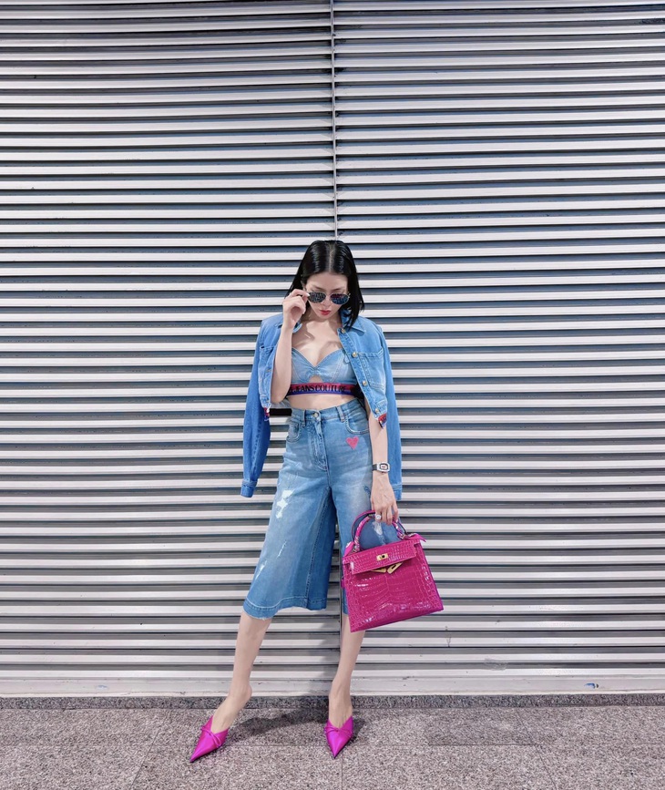 Netizen tinh ý nhận ra, Lệ Quyên đặc biệt có niềm đam mê với màu hồng neon nhưng hiếm khi thành công khi phối gam màu này lên người mình.