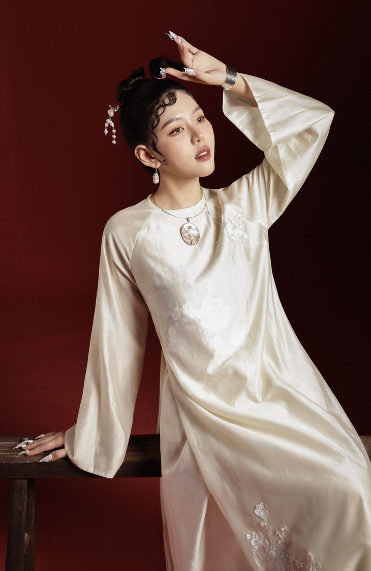 Dừng lại ở top 5 Vietnam Idol 2023, Muộii quay lại tập trung vào việc phát triển bản thân, đồng thời nhận lời mời đi hát để có thể cải thiện nhiều hơn về khả năng trình diễn của mình, song song đó cô nàng và ê kíp cũng có một số kế hoạch cho những dự án âm nhạc mới trong năm 2024.