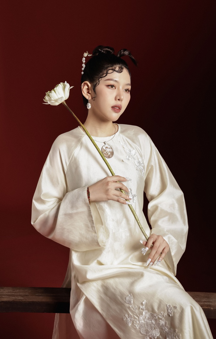 “Muộii hứa rằng sẽ cố gắng hoàn thành để có thể gửi tặng đến khán giả yêu thương. Một lần nữa Muộii mong rằng các bạn sẽ chờ thêm một chút nữa để Muộii có thêm chút thời gian hoàn thành những sản phẩm âm nhạc của mình. Cảm ơn các bạn khán giả rất nhiều"