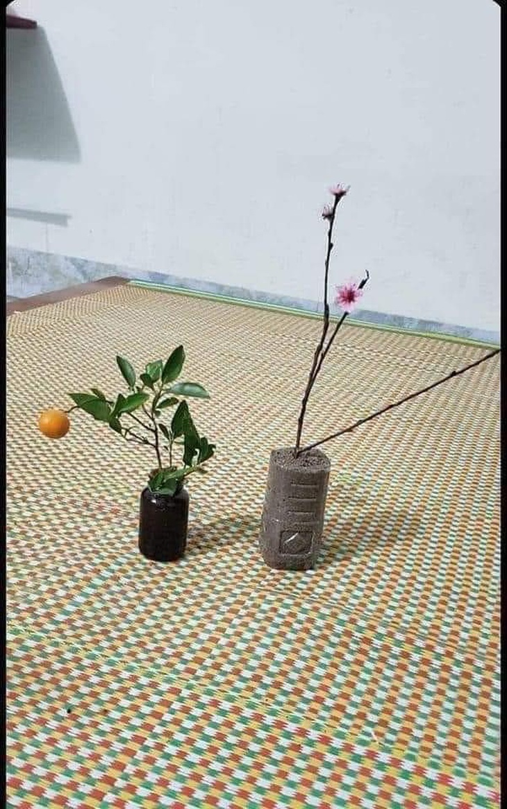 Cũng có đào, có quất giống người ta. 