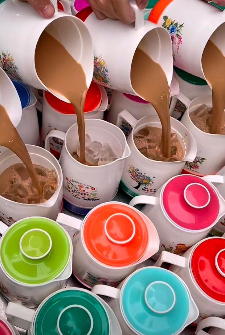 Trung bình một "ly cà phê sữa" ở miền Tây kiểu... 