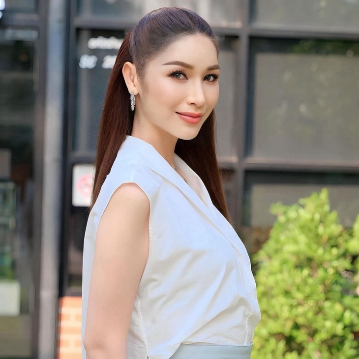 Tân hoa hậu Chuyển giới Thái Lan 2024 'lăn đùng xuống sàn' ăn mừng chiến thắng- Ảnh 5.