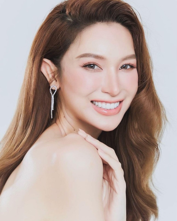 Tân hoa hậu Chuyển giới Thái Lan 2024 'lăn đùng xuống sàn' ăn mừng chiến thắng- Ảnh 4.