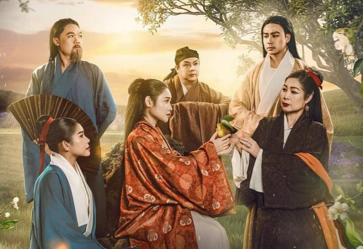 Trong poster, NSND Hồng Vân xuất hiện nền nã trong cổ phục truyền thống. Cô cho biết rất tự hào khi có thể vào vai Chiêu Nghi Hoàng Hậu.