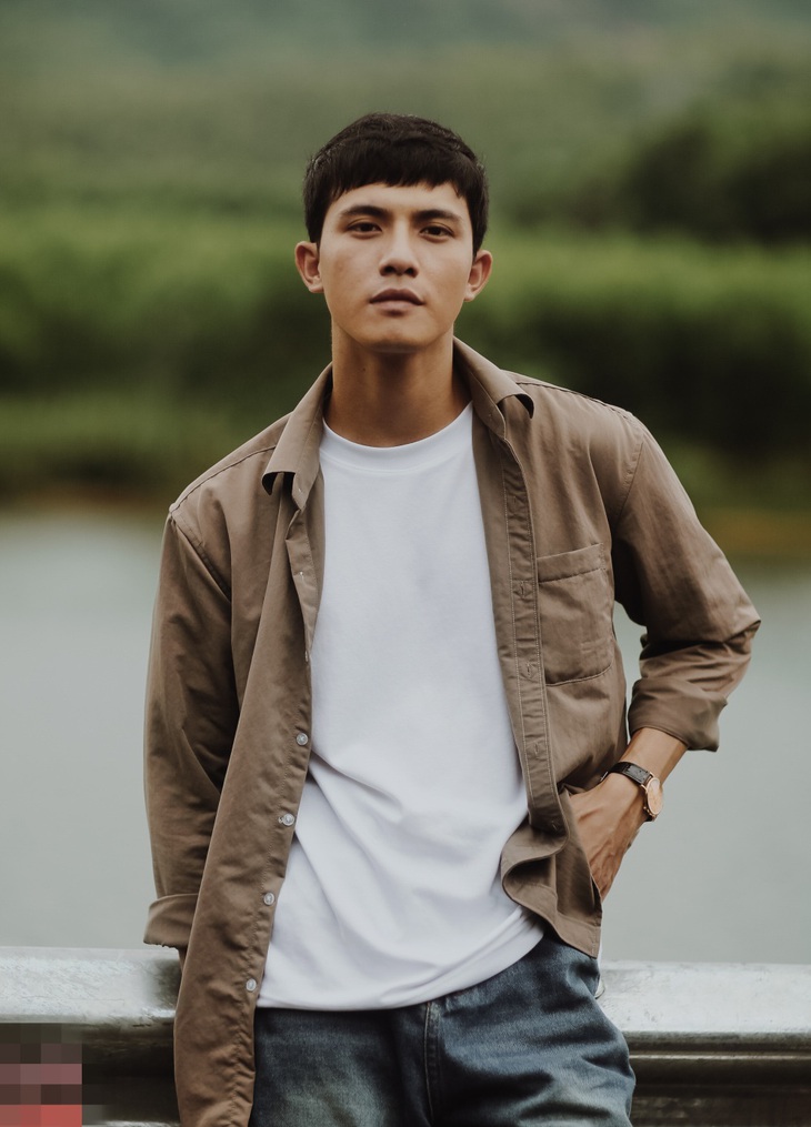 Trần Ngọc Vàng choáng ngợp khi diễn cảnh cứu hộ xe khách ở sông Cu Nê