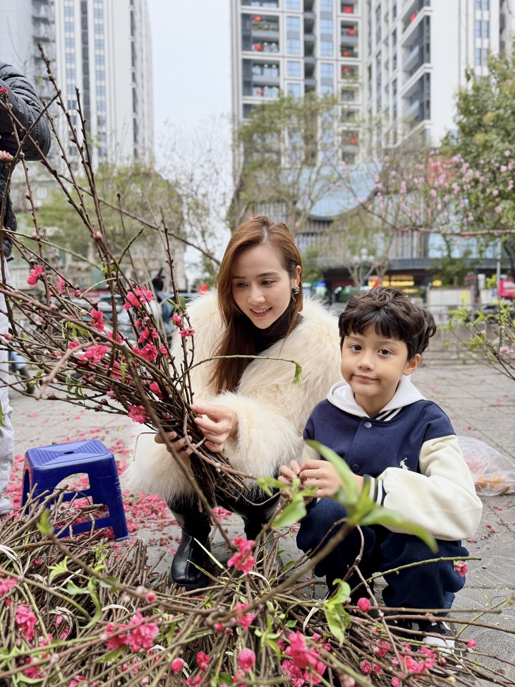 Phan Minh Huyền và bé Nem 