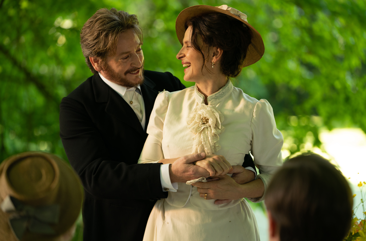 Hai diễn viên chính Juliette Binoche và Benoît Magimel