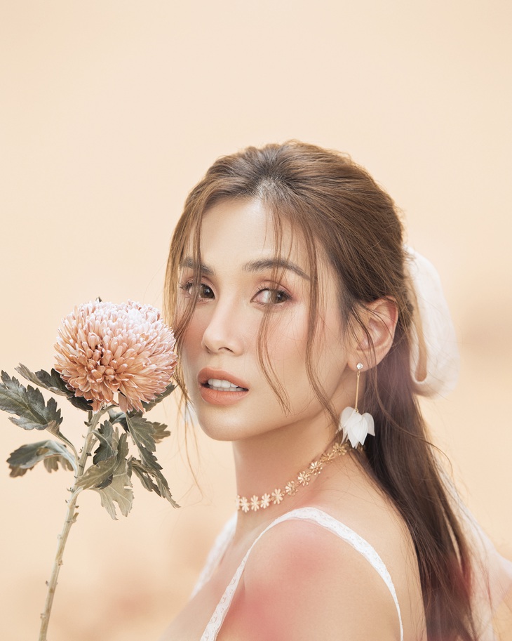 Từ khi mang thai, Võ Hoàng Yến cho biết thể trạng, tâm lý cô thay đổi rất nhiều nhưng may mắn chồng hiểu, quan tâm tuyệt đối nên cô thấy nhẹ nhàng và an tâm.