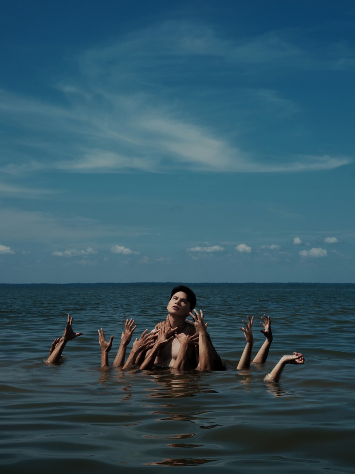 Hoàng Tôn trong MV Say