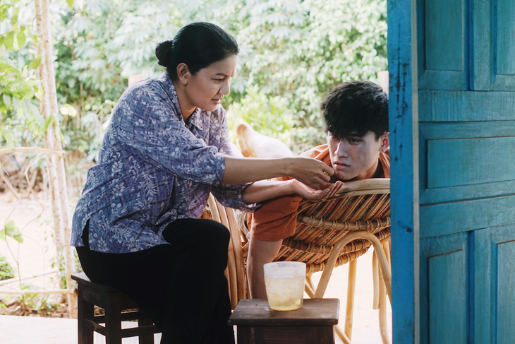 Diễn viên Kiều Trinh (trái) và Võ Điền Gia Huy trong Ước mình cùng bay