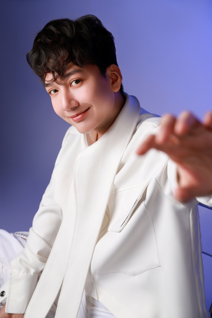 Đức Anh dẫn fan đi gặp thần tượng- Ảnh 5.