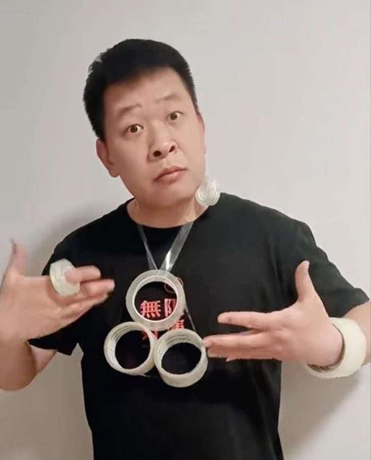 Chỉ với 1 USD cũng có thể "sành điệu" như tín đồ thời trang nè mấy ní ơi! (Ảnh: Douyin)