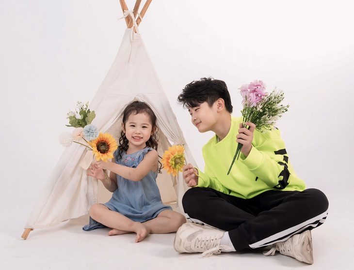 Ngoài việc luôn được khán giả yêu mến bởi tài năng nổi trội, Bảo Long cũng được khán giả ấn tượng bởi visual điển trai.