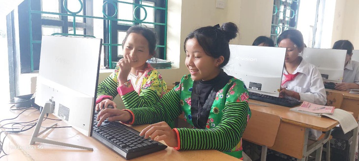 Với 400 triệu có được, Đen Vâu cho biết sẽ xây thêm 4 phòng tin học cho các em, mỗi phòng 15 máy. 