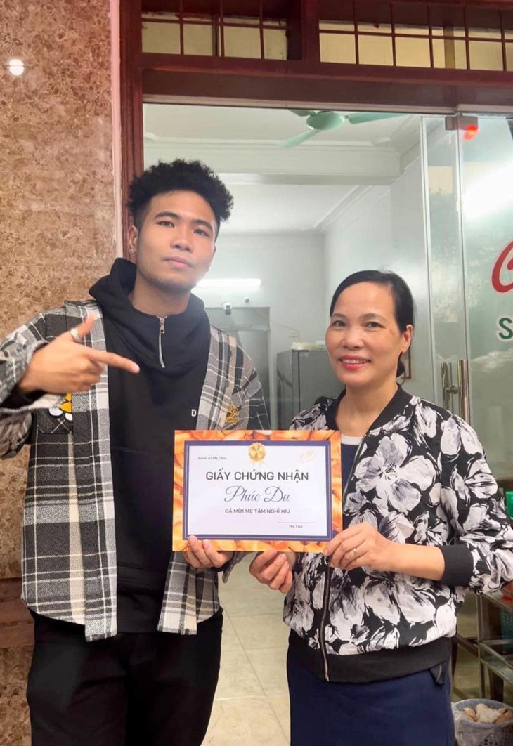 Đúng là "con trai của mẹ"!