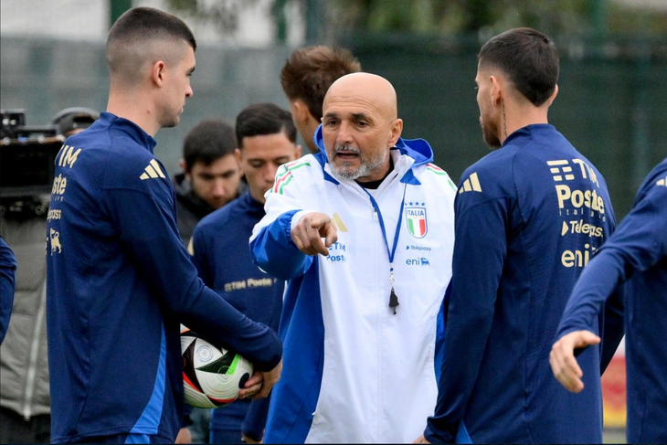 HLV tuyển Ý Luciano Spalletti nổi giận vì học trò nghiện Playstation - Ảnh: FERARRI
