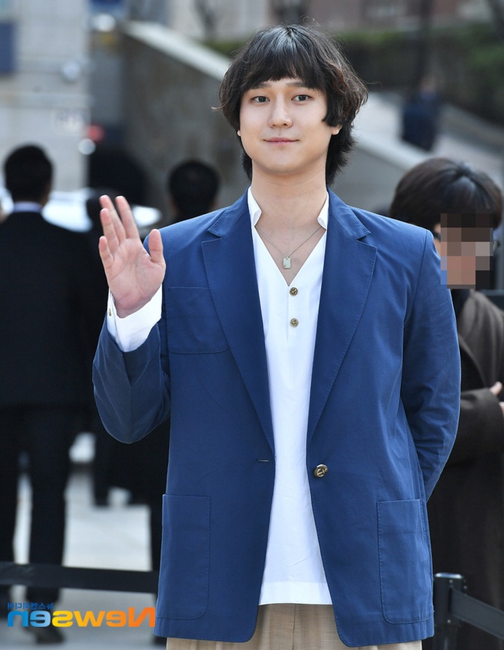 Không chỉ thân hình mũm mĩm, mái tóc dài của Go Kyung Pyo cũng gây sốt