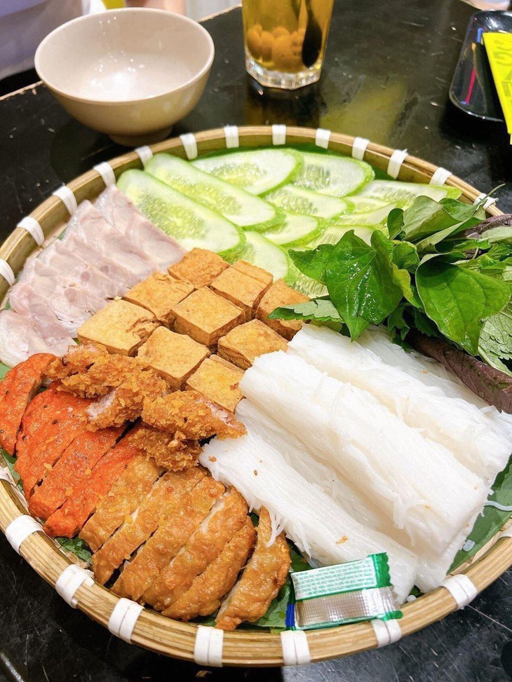 Người OCD đi bán bún đậu mắm tôm.