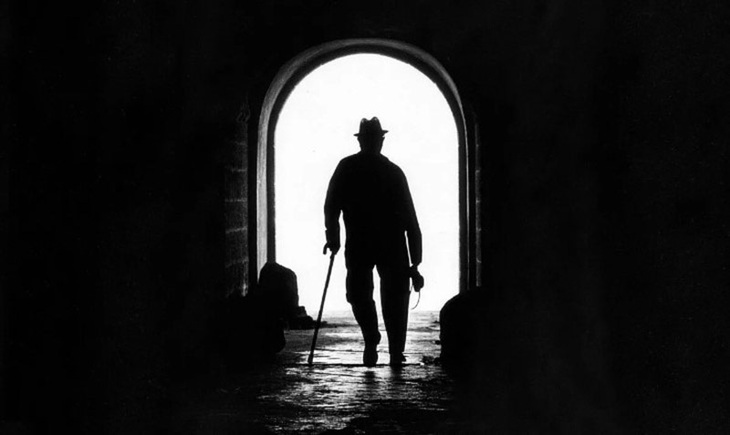 Thử tài tinh mắt: Người đàn ông đang đi về hướng nào?- Ảnh 1.