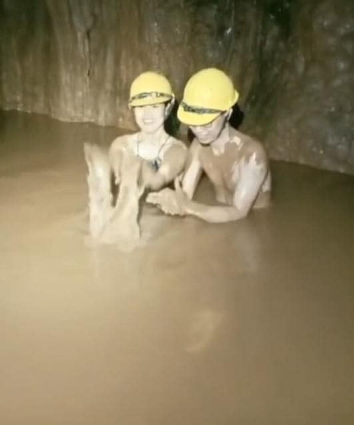 Dân mạng cười bò với trào lưu 'nhờ bạn quay clip'- Ảnh 1.