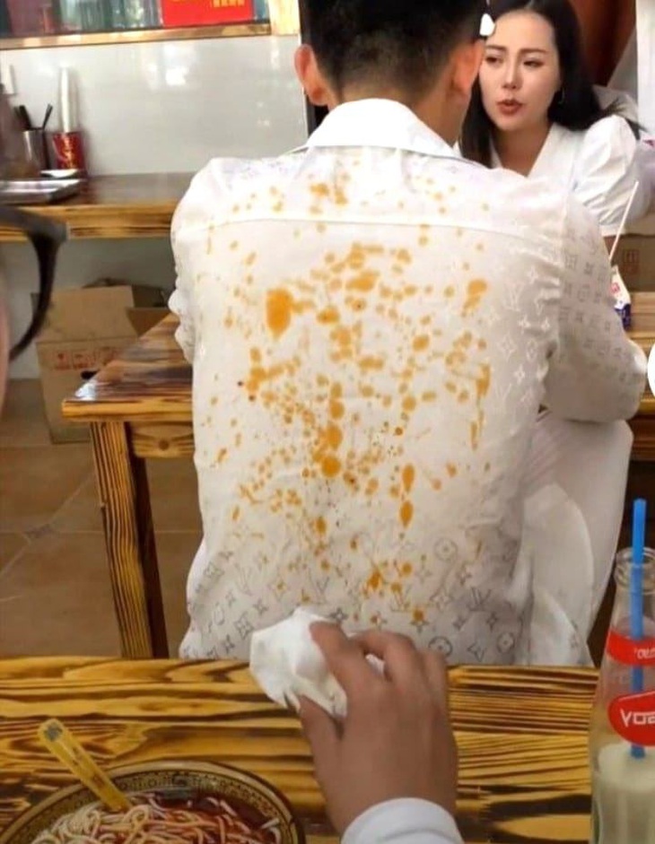 Em lỡ thôi mà...