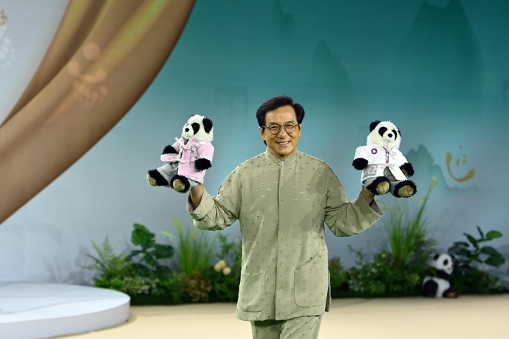 Thành Long vẫn miệt mài đóng phim ở tuổi 70, công bố quyền thừa kế tài sản- Ảnh 3.