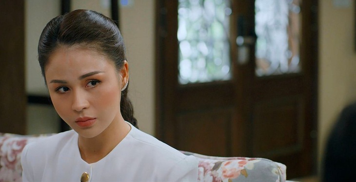 An Nhiên (Lương Thu Trang) tức giận đỏ mặt nhưng không thể phản kháng
