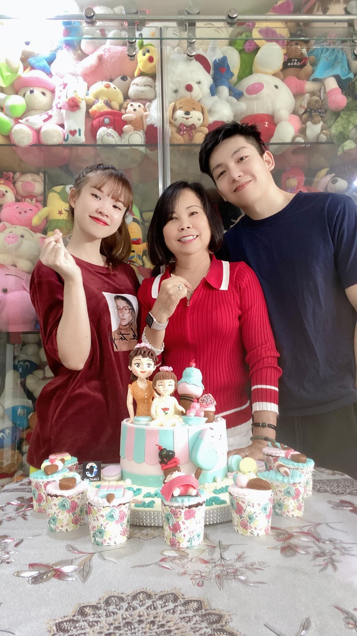 Gia đình hạnh phúc của Khởi My và Kelvin Khánh