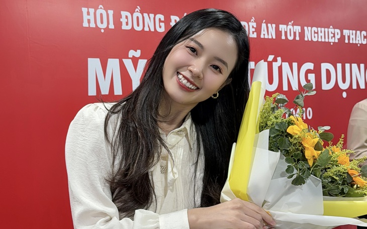 "Phú bà Vbiz" - Midu tốt nghiệp á khoa thạc sĩ