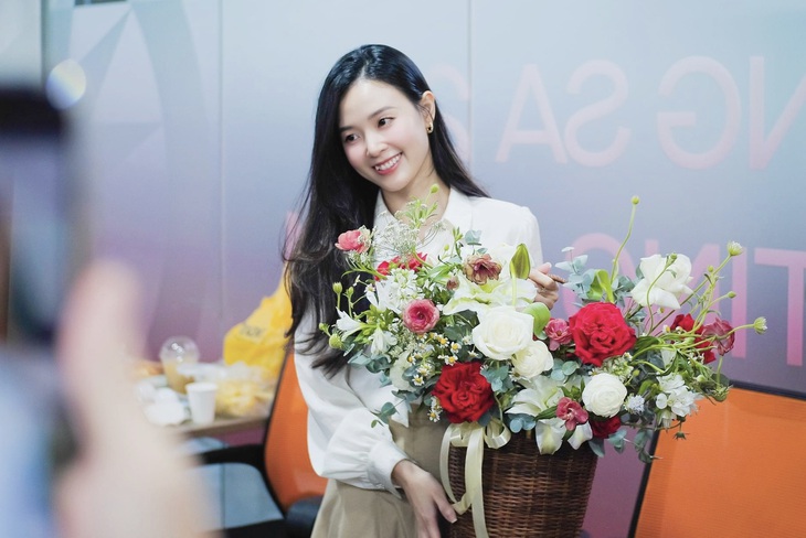 Để bảo vệ thành công luận án tốt nghiệp thạc sĩ, Midu đã chuẩn bị trong 6 tháng. "Ngoài việc tốt nghiệp á khoa thạc sĩ ngành mỹ thuật ứng dụng, năm nay sẽ là một năm đặc biệt với tôi và tôi sẽ mang đến nhiều bất ngờ”&nbsp;- nữ nghệ sĩ trải lòng.