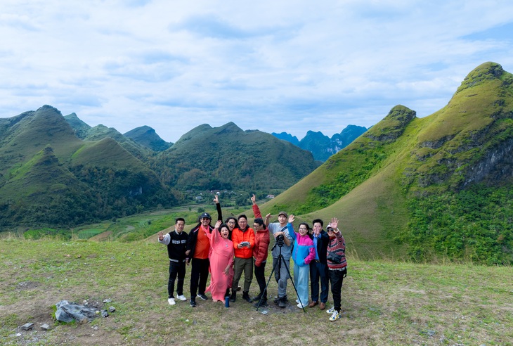 Ca sĩ Cẩm Vân cho biết chính sự tiếp sức từ gia đình và ê kíp trẻ của đạo diễn Tùng Phan đã cho cô thêm sức mạnh để thực hiện các dự định âm nhạc của mình