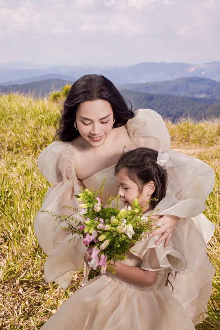 MV 'Lời ru ánh sáng' có sự góp mặt đặc biệt của "diễn viên nhí” Mì Mí - con gái ca sĩ Ngọc Mai