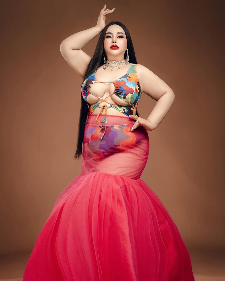 Thí sinh đầu tiên của Miss Universe Cambodia 2024 là người đẹp chuyển giới có ngoại hình ngoại cỡ, khiến fan sắc đẹp sốc nặng