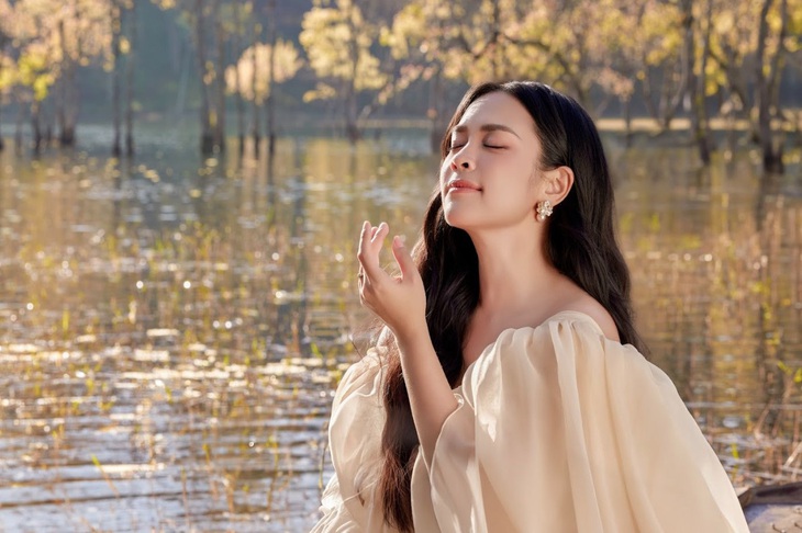 'Theo em về nhà' đạt thành tích ấn tượng, Ngọc Mai tiếp tục tung sản phẩm mới nhân dịp lễ 8-3