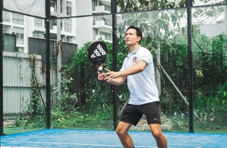 Diễn viên Kim Lý sẽ thi đấu đôi nam chuyên nghiệp tại Giải padel APPT Ho Chi Minh Open 2024 - Ảnh: BTC