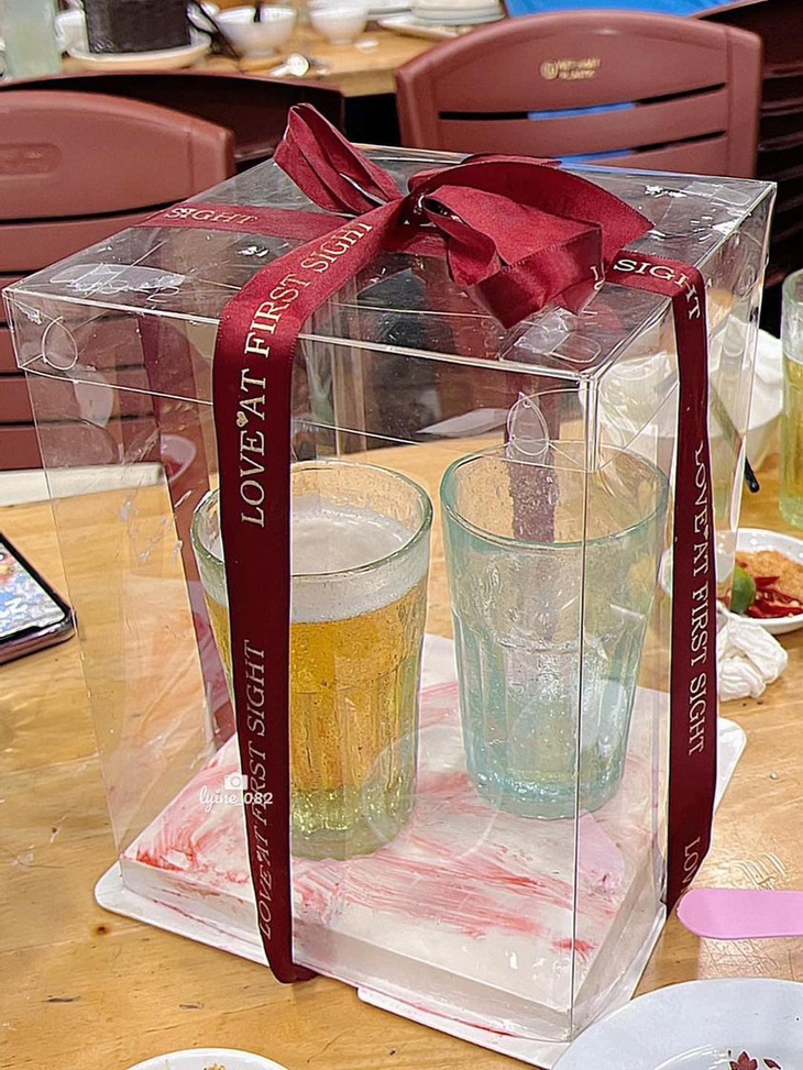 Món quà này đích thị là của "em gái Thần Cồn".