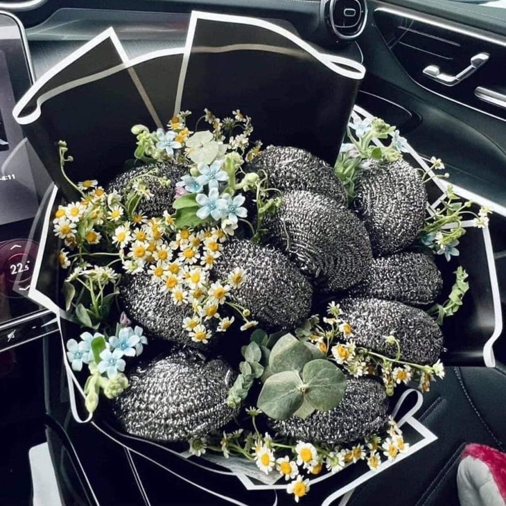 Bó hoa dành cho những chị em "yêu bếp".