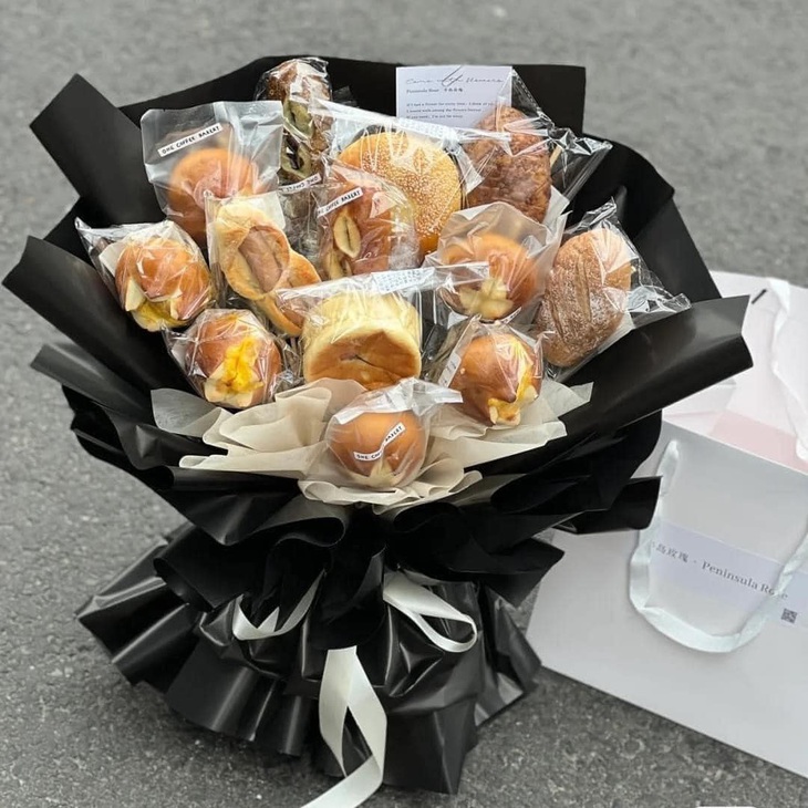 Đóa hoa bánh mì "để dành" ăn cả tuần cũng chưa hết.