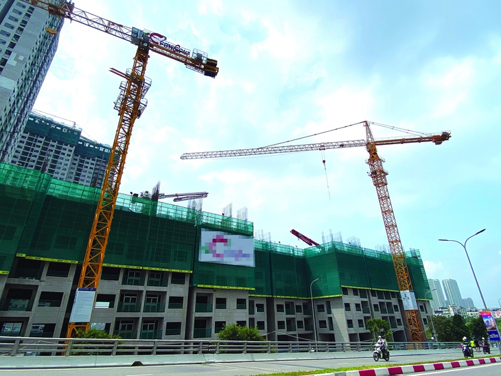 Nhiều nhà thầu xây dựng trải qua một năm khó khăn do bị ảnh hưởng từ thị trường bất bộng sản. Ảnh: QUANG THẾ