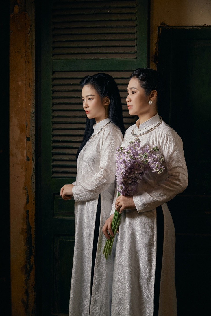 Chung một khung hình, ai cũng nhầm tưởng hai mẹ con là hai chị em vì nhan sắc quá hack tuổi.