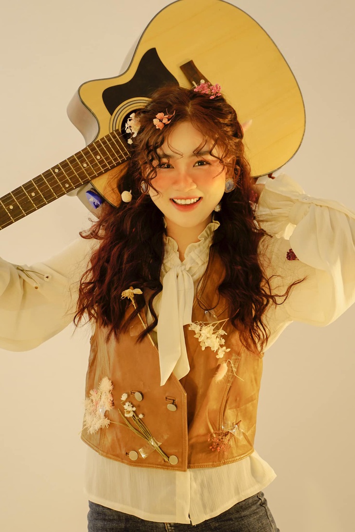 Ngoài việc học, Nguyễn Huỳnh Thanh Trúc còn nỗ lực tham gia nhiều bộ phim, đóng nhiều vai diễn để có thêm kinh nghiệm. Nữ diễn viên cho biết trong thời gian sắp tới, cô muốn thử sức với nhiều dạng vai hơn, đặc biệt là những nhân vật phản diện, cá tính mạnh.&nbsp;Với màn hóa thân cô gia sư lém lỉnh trong Gia đình lý sự, nhiều khán giả nhận xét Nguyễn Huỳnh Thanh Trúc sẽ có cơ hội phát triển rực rỡ.