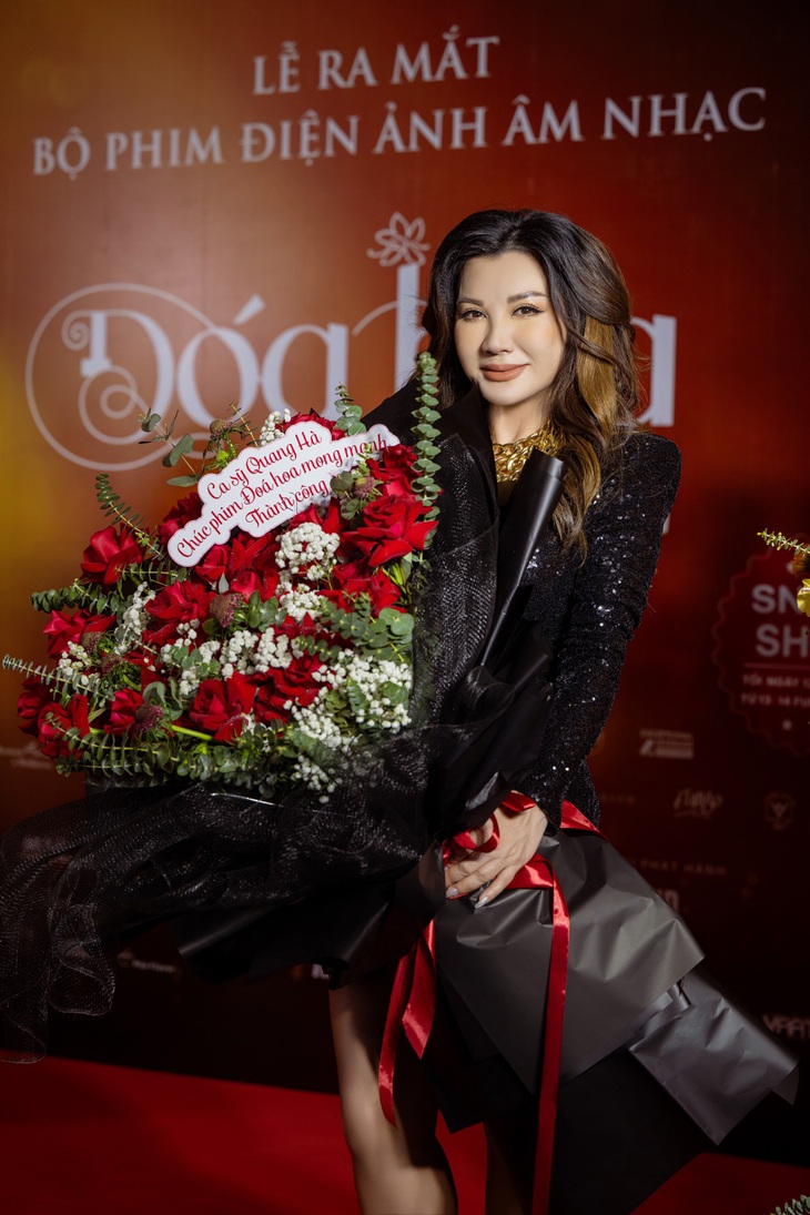 Cô thú nhận ngày đầu bấm máy, cô diễn đơ. Lúc đó mới từ Việt Nam quay lại Mỹ, cô chưa kịp thuộc kịch bản. Diễn chung với nhiều diễn viên chuyên nghiệp, cô càng áp lực. Bị đạo diễn Mai Thu Huyền cằn nhằn, cô cảm thấy “quê”, quyết tâm diễn tốt.