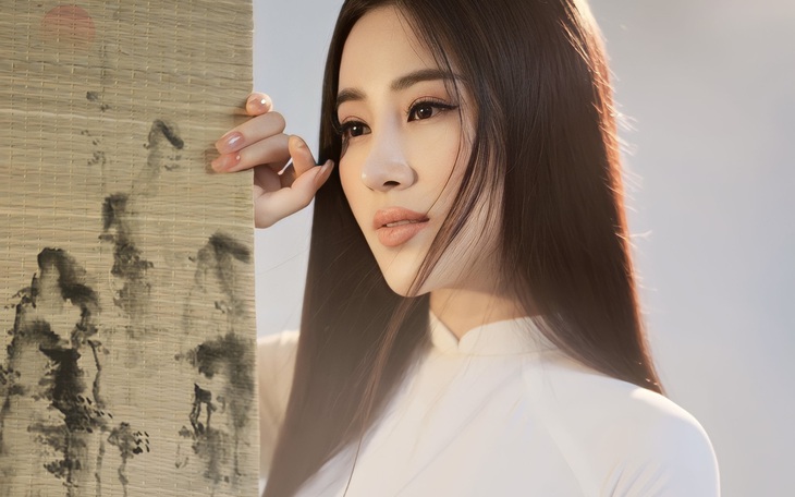 "Ngọc nữ bolero" Tố My xuất hiện cùng tà áo dài tại Quảng trường Thời Đại (Mỹ)