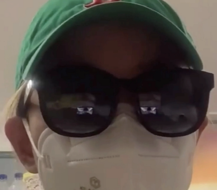 Người đàn ông trả đũa kiểu kỳ quặc vì bạn gái 